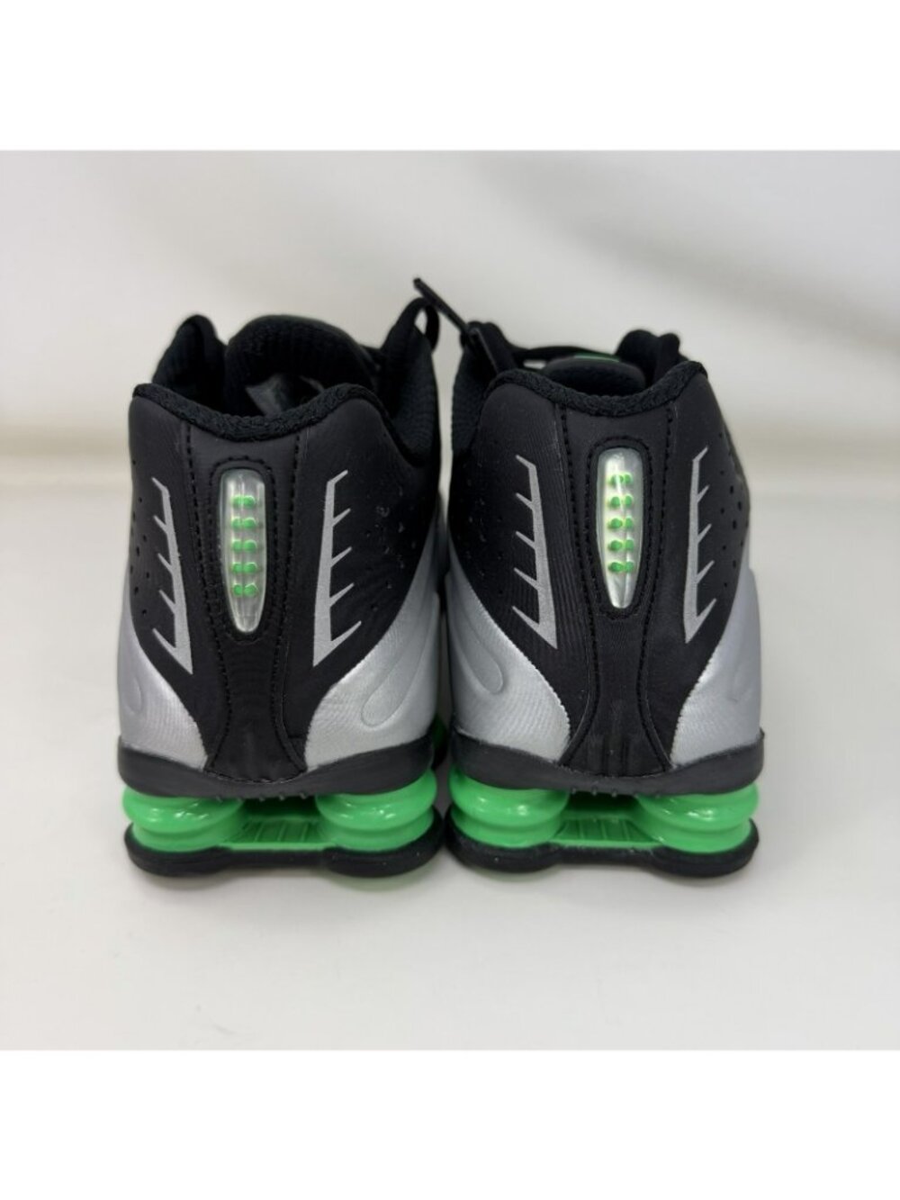 Nike Shox R4 Running Shoes Metallic Silver Black Green Men's Size 9 - Picture 4 of 8